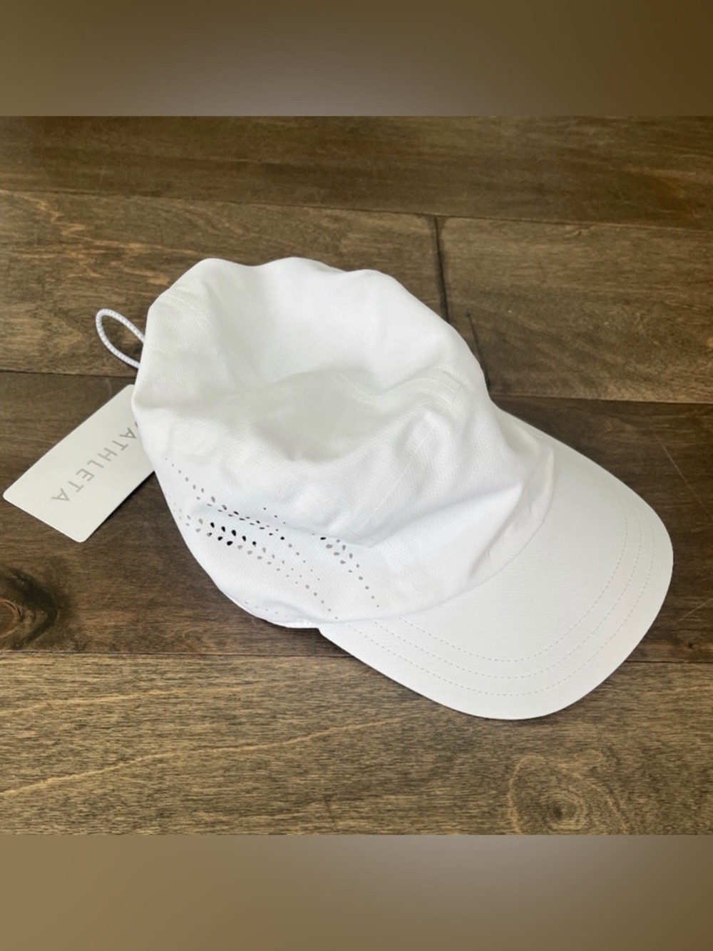 NWT white Athleta ultra lite run cap 3.0